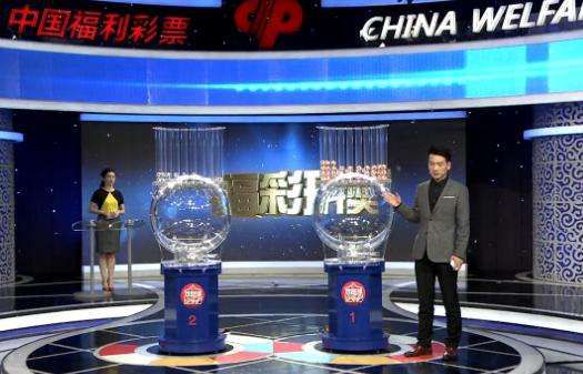 第90+5分钟，赖斯禁区内放倒埃莫森，主裁判罚点球，本拉赫马主罚被拉亚扑出，比分仍为0-2。